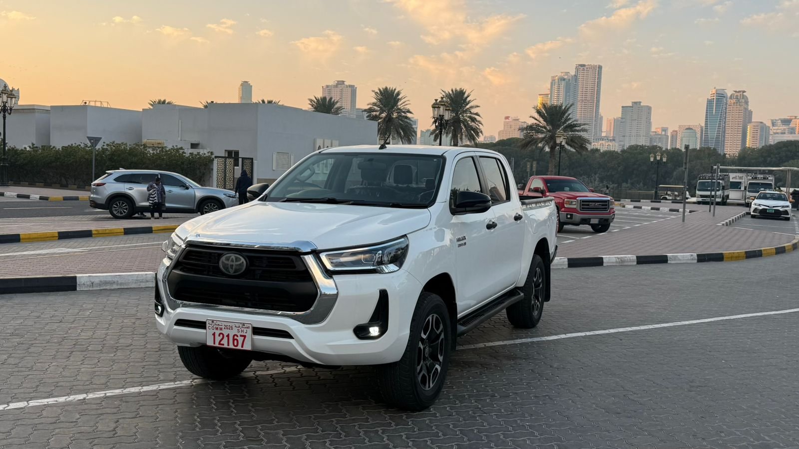 Toyota Hilux SR5 2018 White image
